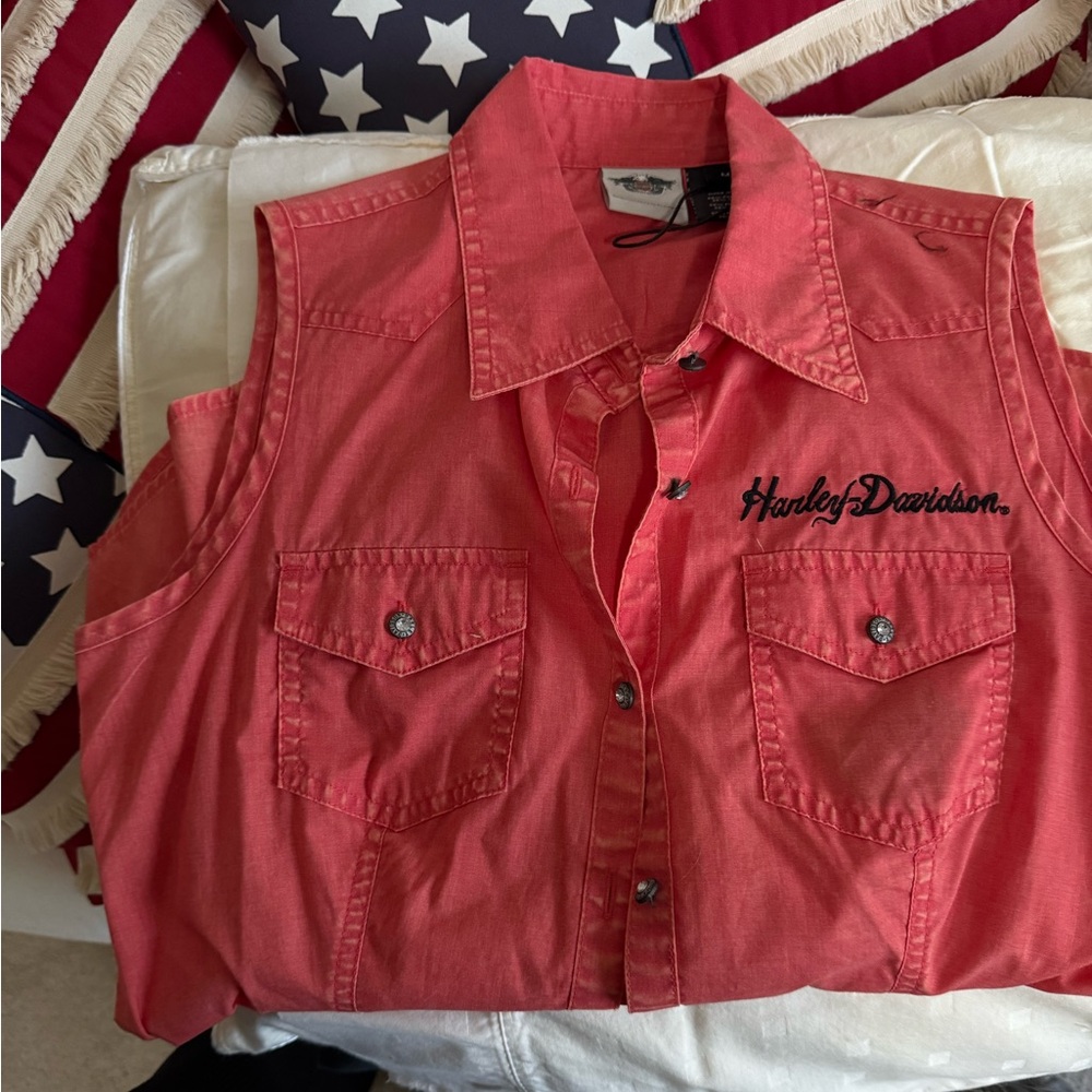 Harley Davidson’s sleeveless shirt